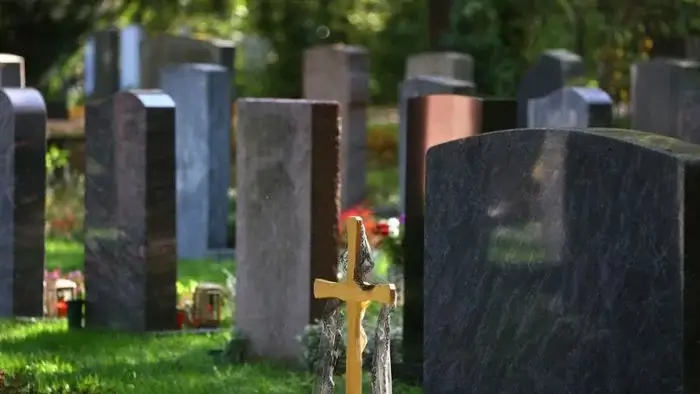 Grabmahl TAK Friedhofschänder